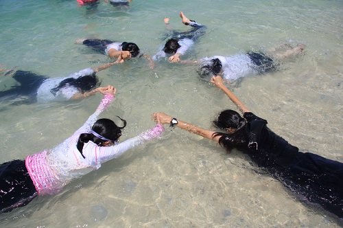 「沖縄　女子　水着着ない」の画像検索結果